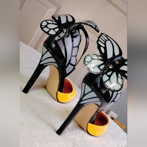 Chic Yellow and Black Butterfly Heels - Picture 6 of 9